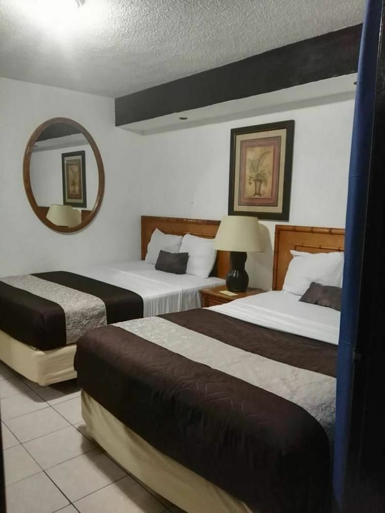 Capital O Zona Dorada Inn, Mazatlan Bagian luar foto